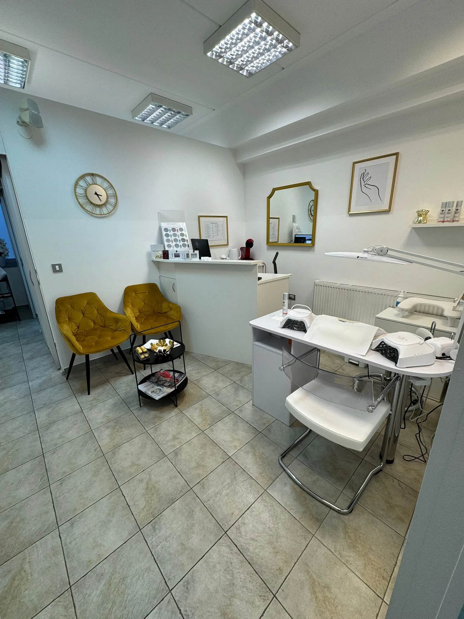 Kozmetični studio GOLD v Radovljici – profesionalna manikura, pedikura in nega obraza.